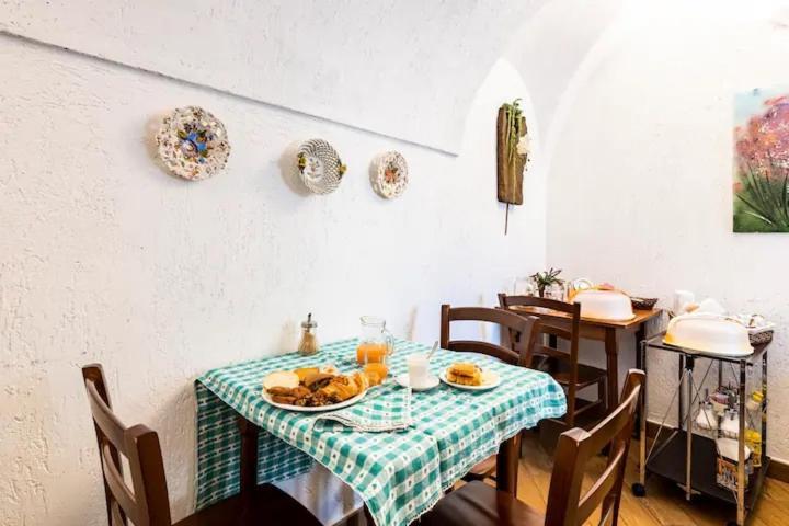 Bed & Breakfast L'Erica Finale Ligure Buitenkant foto