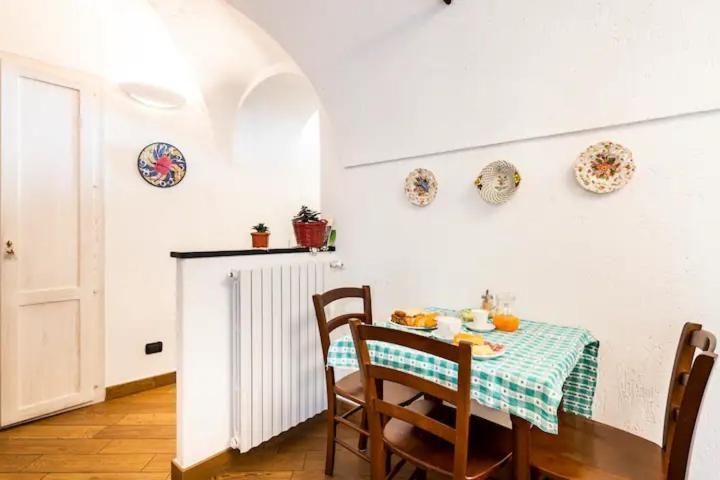 Bed & Breakfast L'Erica Finale Ligure Buitenkant foto