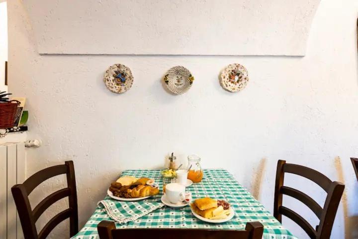 Bed & Breakfast L'Erica Finale Ligure Buitenkant foto